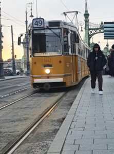 tram in boedapest in januari 2024